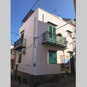 Via San Giacomo Primo Piano Isola di Ustica